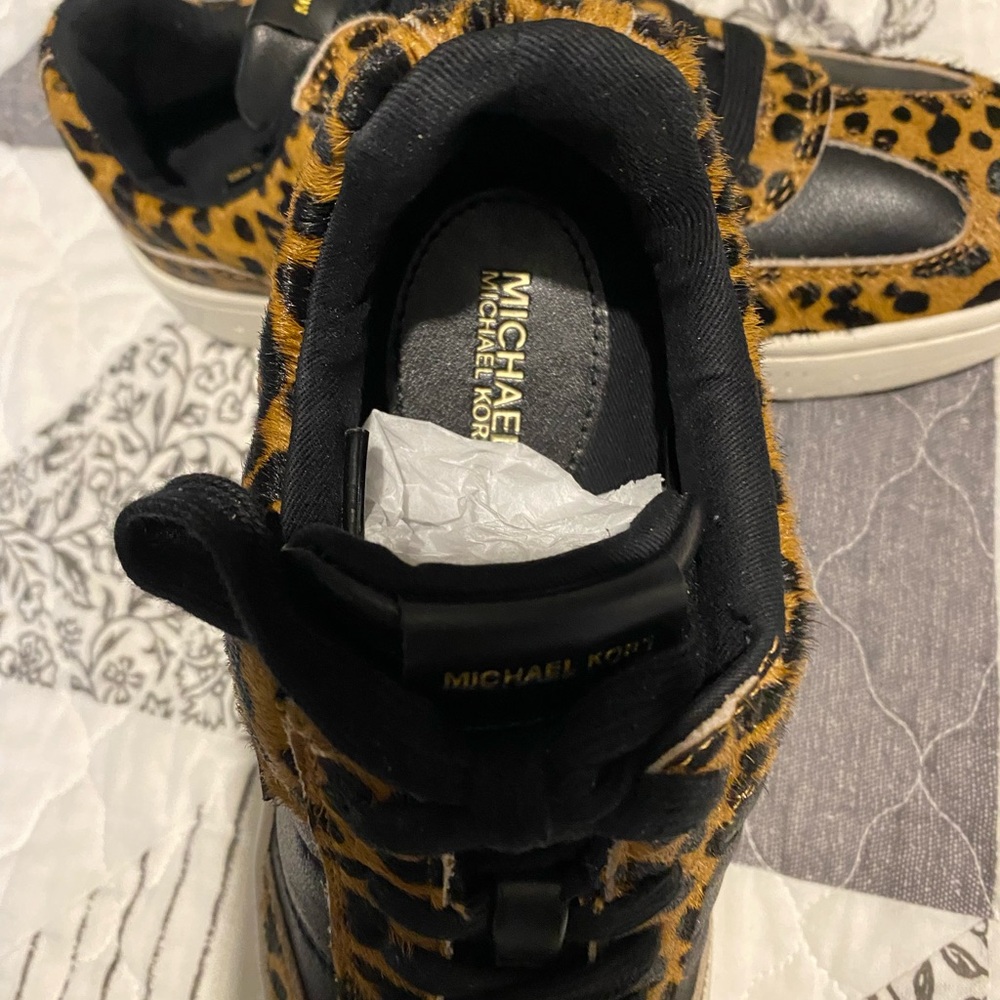 MICHAEL KORS Kai Leopard Print Calf Hair Sneaker MSRP: $195
Size 6M - Picture 2 of 7